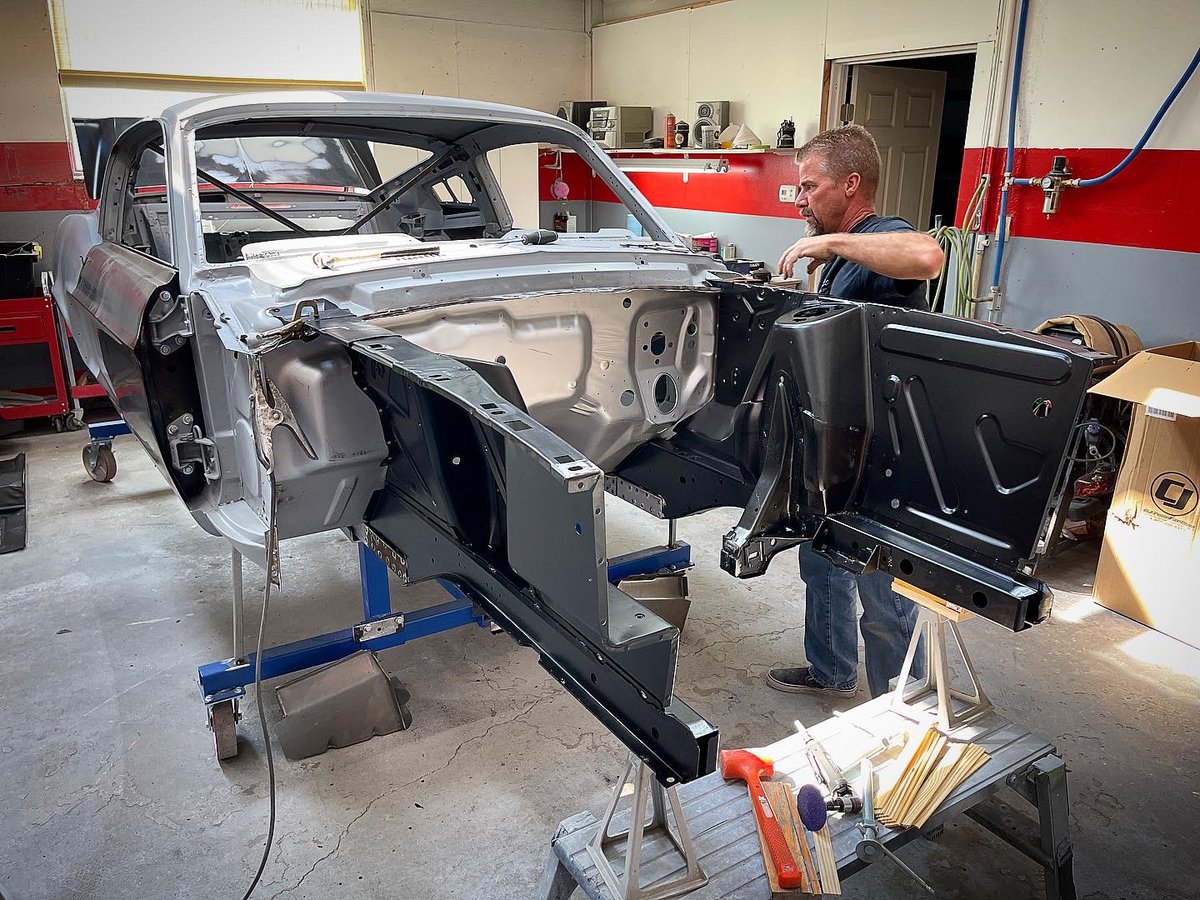 PrescottHotRods's tweet photo. The GT390’s new body is coming together. Front end sheet metal is all welded in. Now, to make some more noise while cutting out the rotted floors!
.
#Ford #Fomoco #Mustang #Fastback #fastbackmustang #mustangfastback #GT390 #shelbyamerican #ShelbyGT390 #sheetmetalwork #rustrepair https://t.co/Q4tt3zEw6l