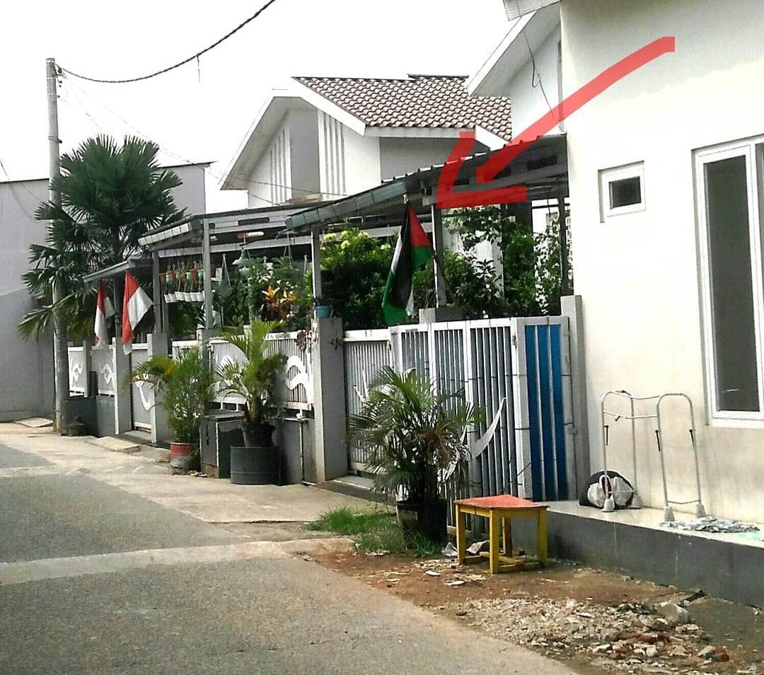 jumetri's tweet photo. Jangan di hujat dulu, mana tau dia pasang 2 bendera, bendera indoneaia dan palestina terus ada yang usil ngambil yang merah putih.    Bisa jadi kan? ✌️ https://t.co/pxxRJhwZin