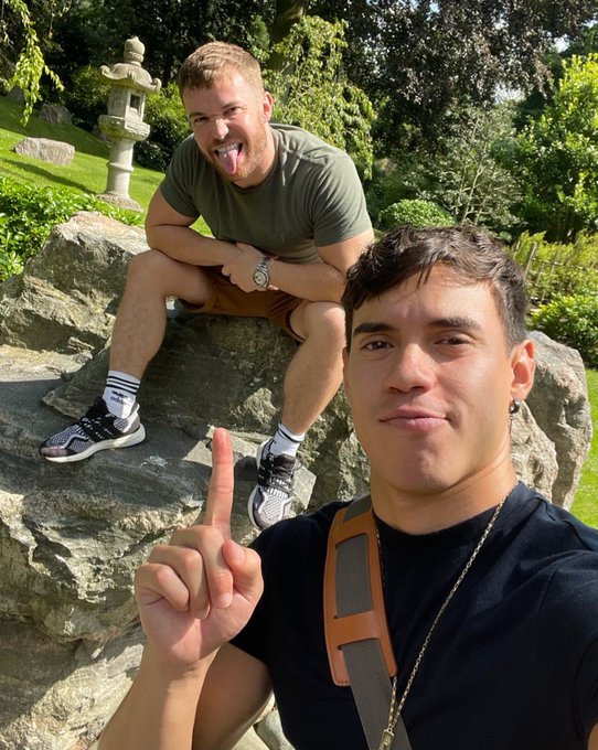 Watch Oliver Hunt's leaked NSFW photo on TwXstars