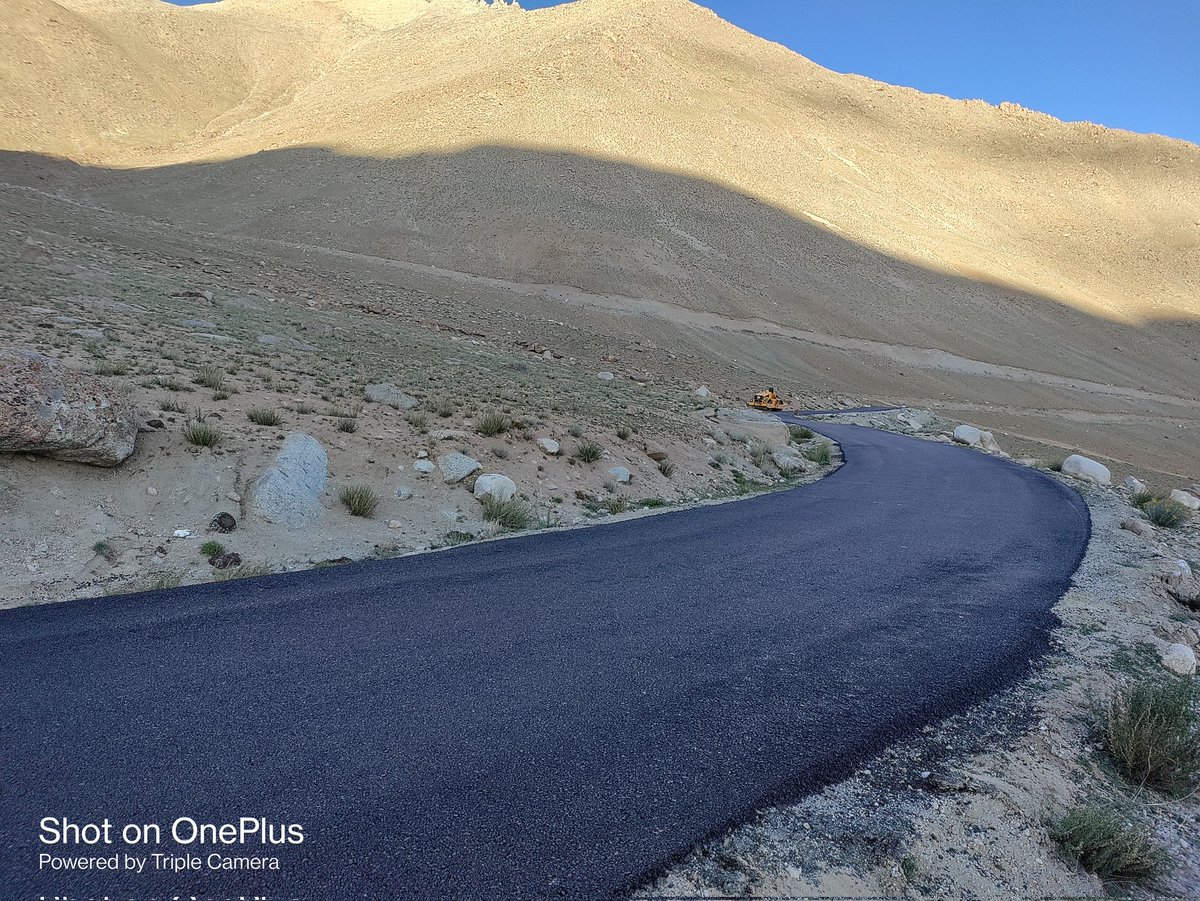 kartikbansal903's tweet photo. When travellers location becomes your job location.
#JaiBRO #Warila #leh
#ladakh @BROindia @majorgauravarya @2907Varun @ParveenKaswan https://t.co/5OJYofgGXj