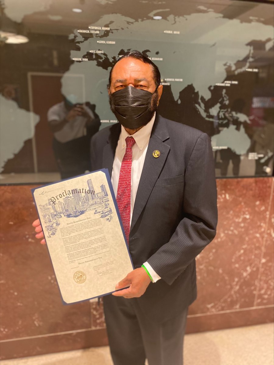 This morning in #hounews <a href="/houmayor/">Houston Mayor's Office</a> Turner presented <a href="/RepAlGreen/">U.S. Representative Al Green</a> with a special proclamation, forever acknowledging, August 20th, as #SlaveryRemembranceDay. #Houston is marked as the first city to recognize this resolution.  
#HistoricalDay