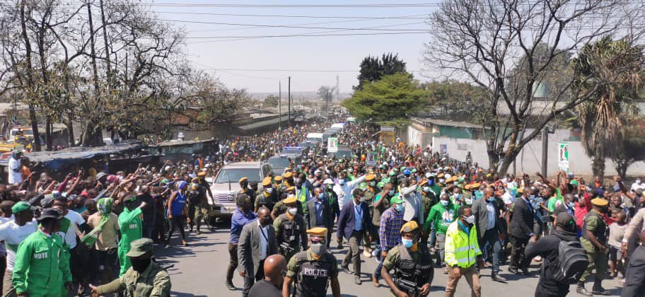 EdgarCLungu's tweet photo. Thank you Lusaka for your overwhelming support, now make it count tomorrow. 

Vote for the party that has brought you change.

#VoteECL #VotePF #VoteContinuity https://t.co/I1JKflcVAj