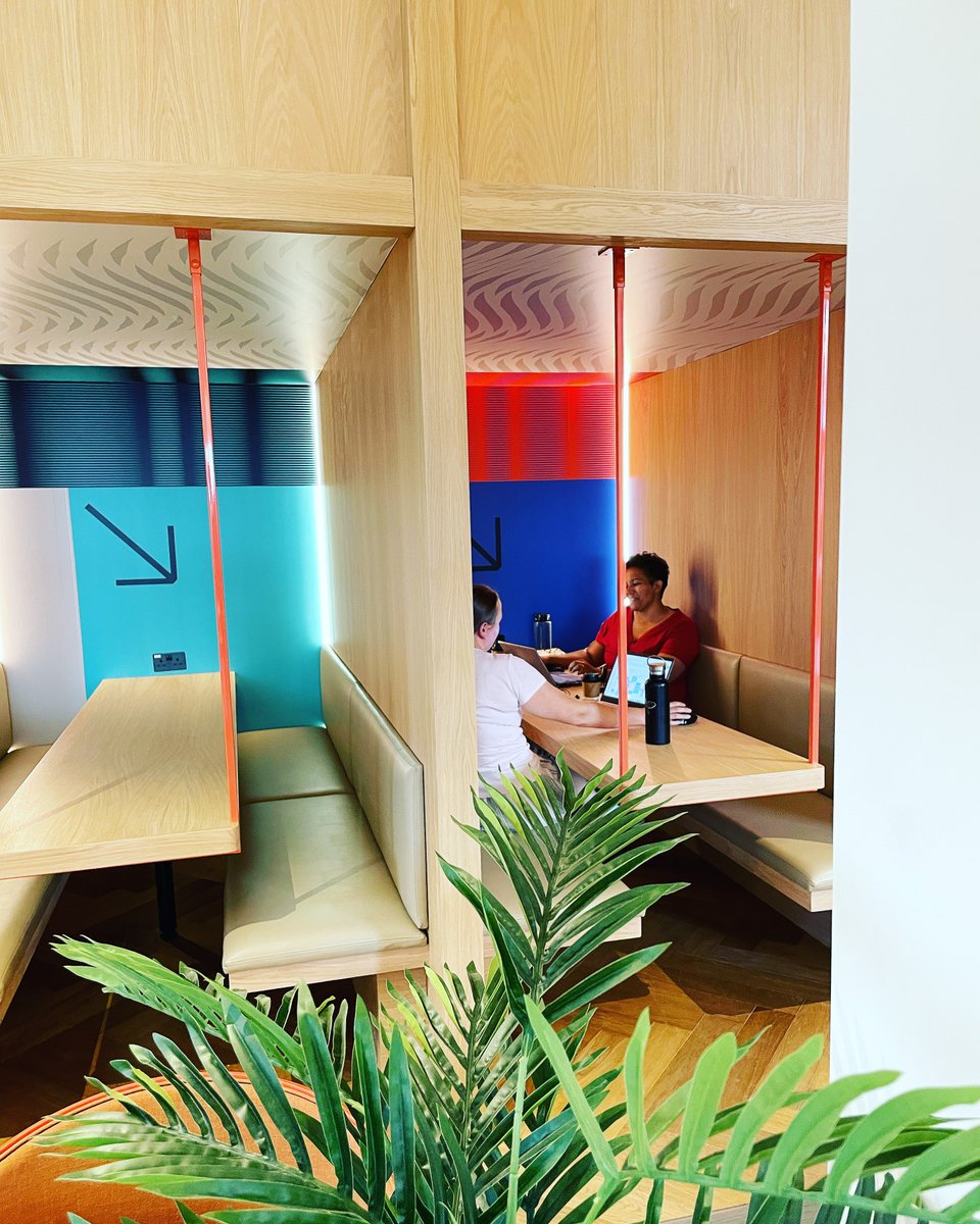 Barnsley_DMC's tweet photo. We loved having @brightboxmaker making use of our co-working meeting booths yesterday 😊💻
#DoMakeCreate
#LoveDMC https://t.co/rOFfbqIUhX