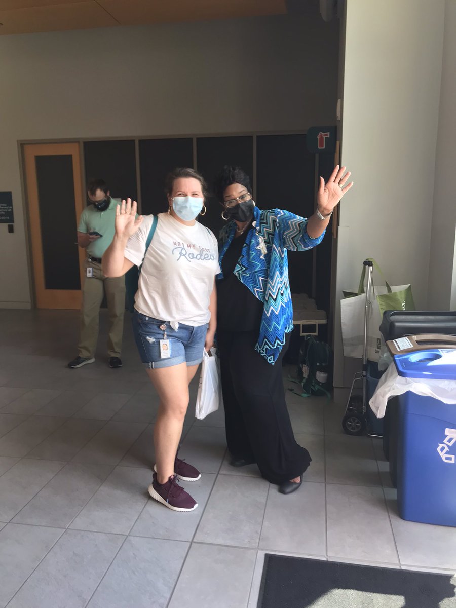 Welcome, #Classof2025! We're excited you're at #MUSC! #orientation #futuredoctors <a href="/SingletonHaney/">Myra Katrise Haney-Singleton</a> <a href="/Rndubois/">Ray DuBois, MD, PhD</a> <a href="/M_deArellano/">Michael de Arellano</a>