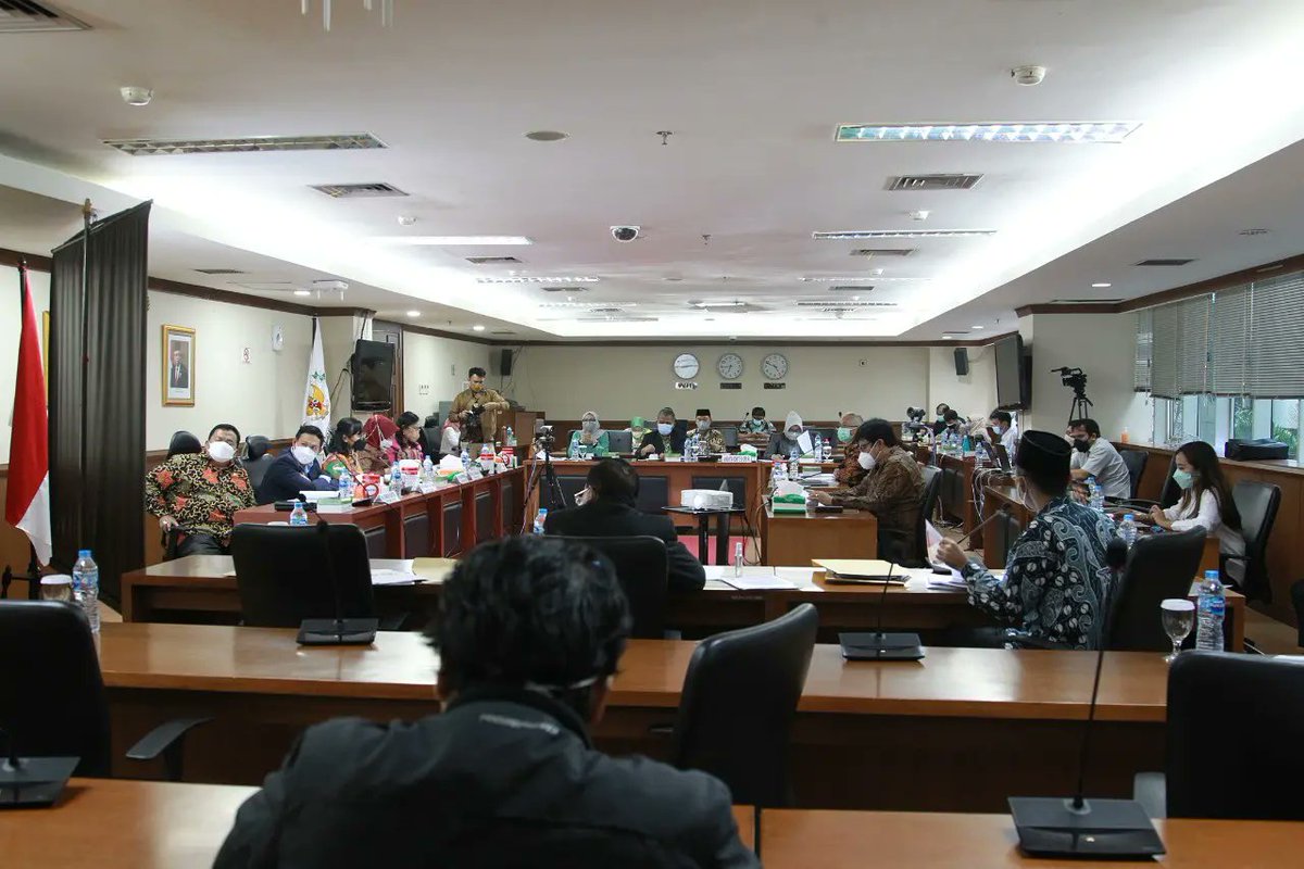 Fit and Proper Test Calon Anggota BPK RI Periode 2021-2026 hari kedua yang diadakan oleh Komite IV DPD RI (11/8). 

#DPDRI #KomiteIV #BPKRI #Casytha #Jateng