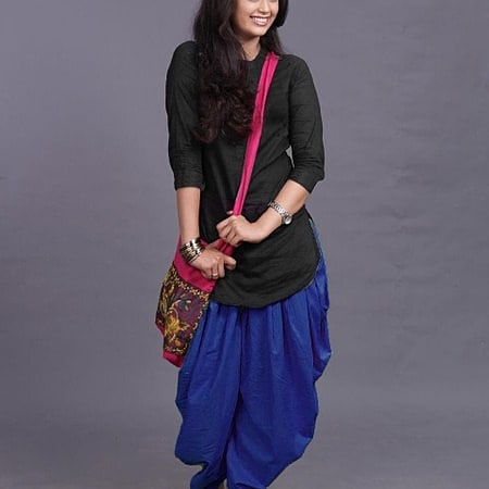 *Catalog Name:* Pretty Rayon Solid Kurti Dhoti Sets

*Details:*
Description: 1 Piece of Kurti , 1 Piece of Patiala 
Fabric; Kurti: Rayon, Dhoti: Rayon
Length; Kurti: 40 In, Dhoti: 40 In