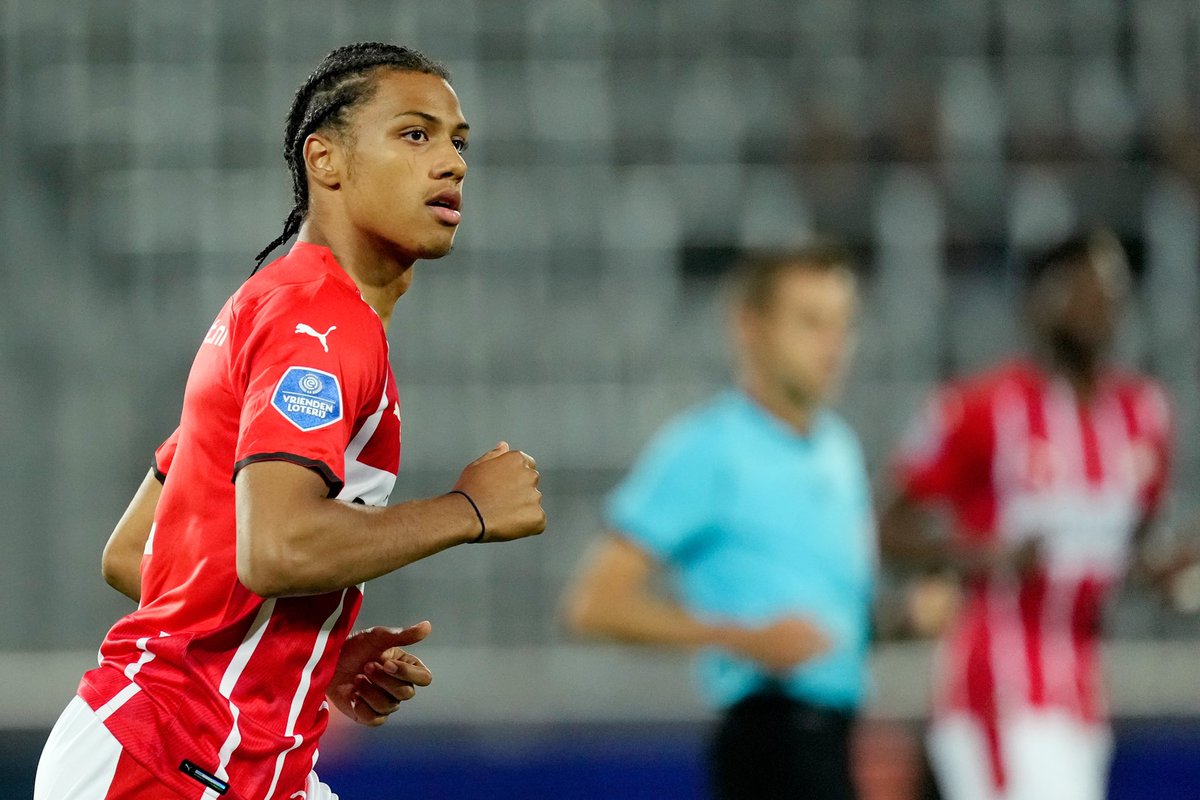PSVespanol's tweet photo. Fodé 𝗙𝗼𝗳𝗮𝗻𝗮 🌟
¡Felicidades por tu debut oficial con el primer equipo, te lo mereces!
#MIDPSV #EuropaRojiblanca https://t.co/24EQLnMSNq