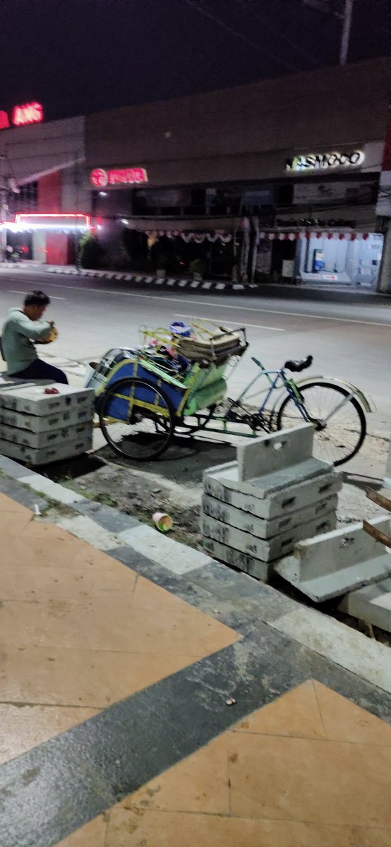 Done untuk foya foya hari ini, 66 bungkus nasi dan 1 pejuang ya, kasian tuh pejuang, mana jomblo pula