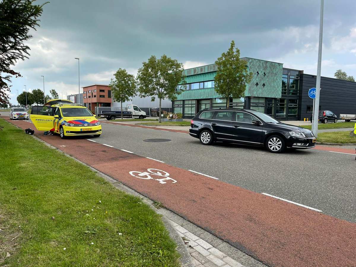 Nu op WF Nieuws: "Fietser gewond naar het ziekenhuis na aanrijding op De Corantijn in Zwaag" | #aanrijding #corantijn #fietser #gewond #ziekenhuis #zwaag
