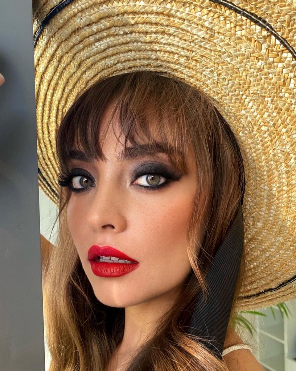 CanselSevenler's tweet photo. #Repost @cuneytsevenn
The Beauty @ztugceb 💐
#makeupcuneyt 🐣
#zeyneptugcebayat #canselelçi̇n
#wedding #bride #hair #zeyneptuğçebayat #makeup #mua #makyaj #eyeliner #makeuptutorial #inbeautmag #modelmalay #gelinmakyajı #womanlooks #bridal
https://t.co/K7oC4CzYqH https://t.co/DJ36vKISxb