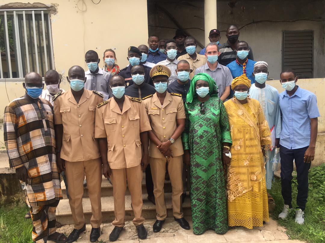 NGOSolthis's tweet photo. 📣Prendre en compte le lien entre la santé animale, humaine et environnementale est plus que jamais indispensable pour faire face à la complexité des crises sanitaires. C'est le but du projet #Thiellal lancé officiellement #hier au #Sénégal👉En savoir +  https://t.co/kCvm91xQ3B https://t.co/TJhuUhFzwc