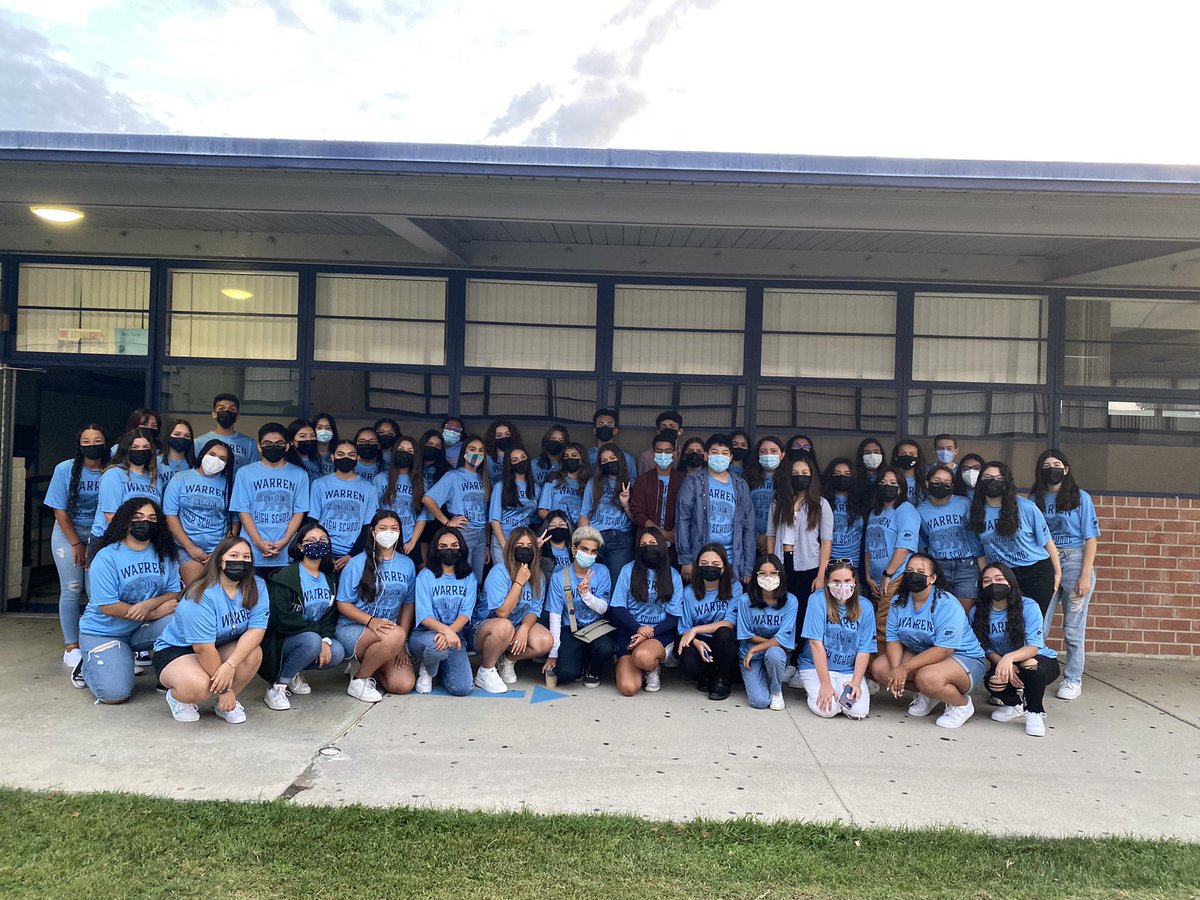 WarrenLinkCrew's tweet image. First day of school! Are you ready because we are! If you see us around campus feel free to ask where your class is and we will be happy to help! 🐻💙💛