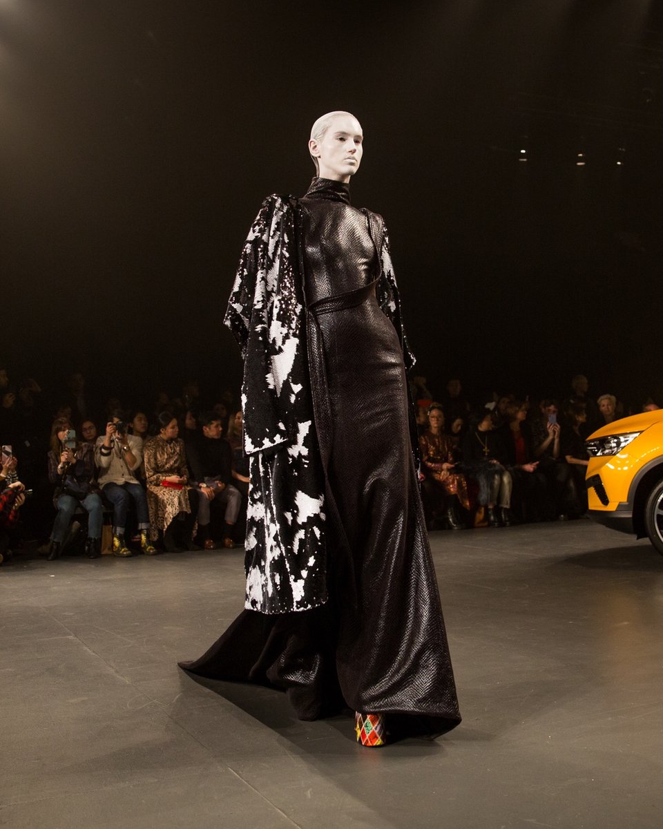 FashionWeek tweet picture