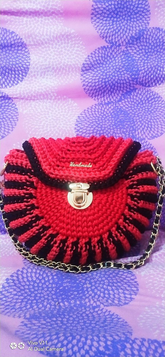 Yuhee_Park's tweet image. #Handmade #oreobag #shellbag #crochet #redblack ❤🖤😘😘😘
