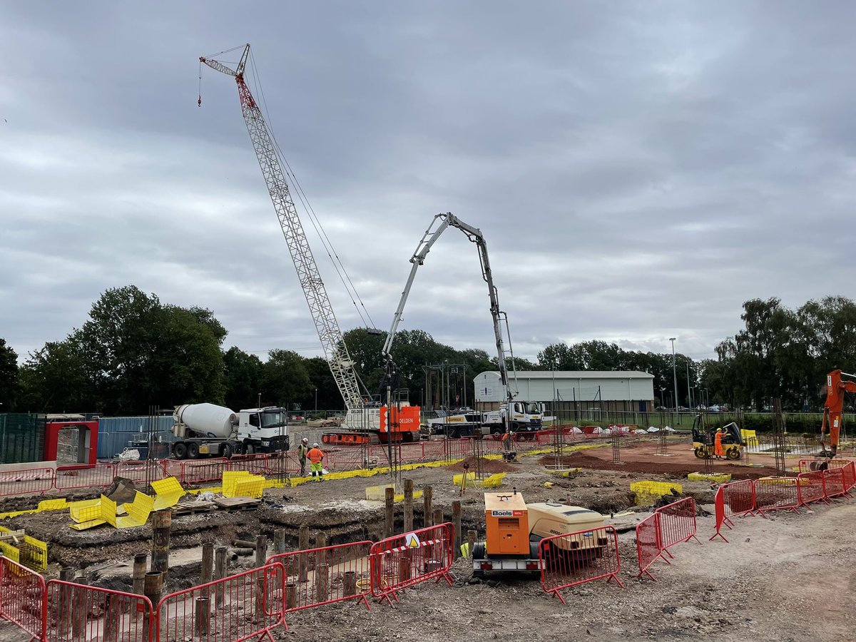 SeerConstructi1's tweet image. Another large concrete pour happening today in Duffyn, Newport #bamconstructuk #camfaudpumps