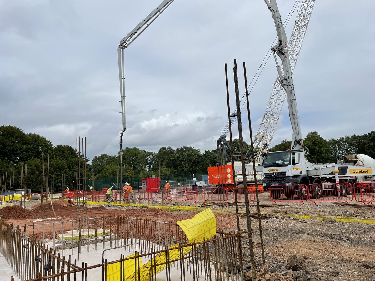 SeerConstructi1's tweet image. Another large concrete pour happening today in Duffyn, Newport #bamconstructuk #camfaudpumps