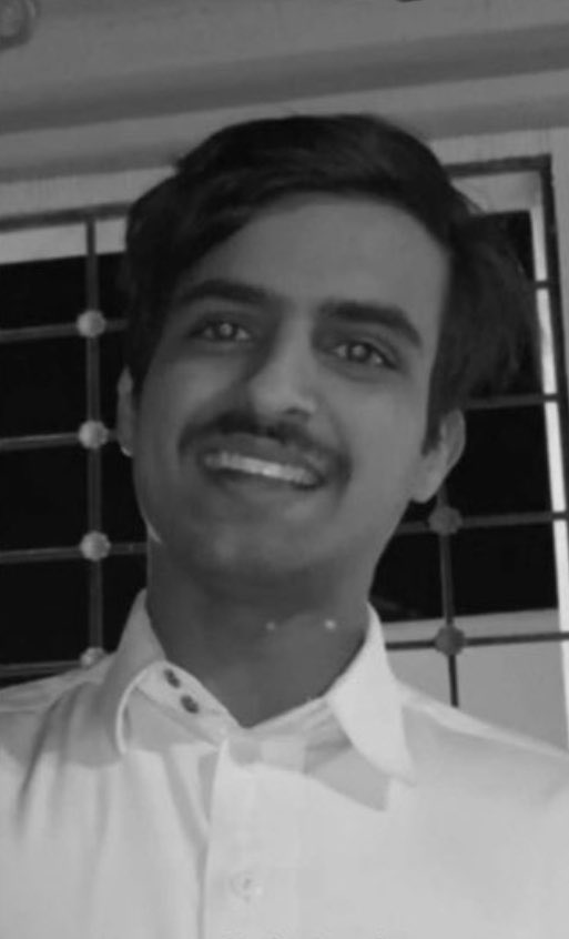 يا مال جنات النعيم المستديم
يا وجهٍ اشتقت لـ حلو ملامحه

من يوم عني غاب والله العظيم
ماعاد نفسي لـ اي حاجه طامحه

لو الزمن في شوفته يصبح كريم
ساعه على شحّ السنين مسامحه .

 #نواف_عبدالله_المجفل