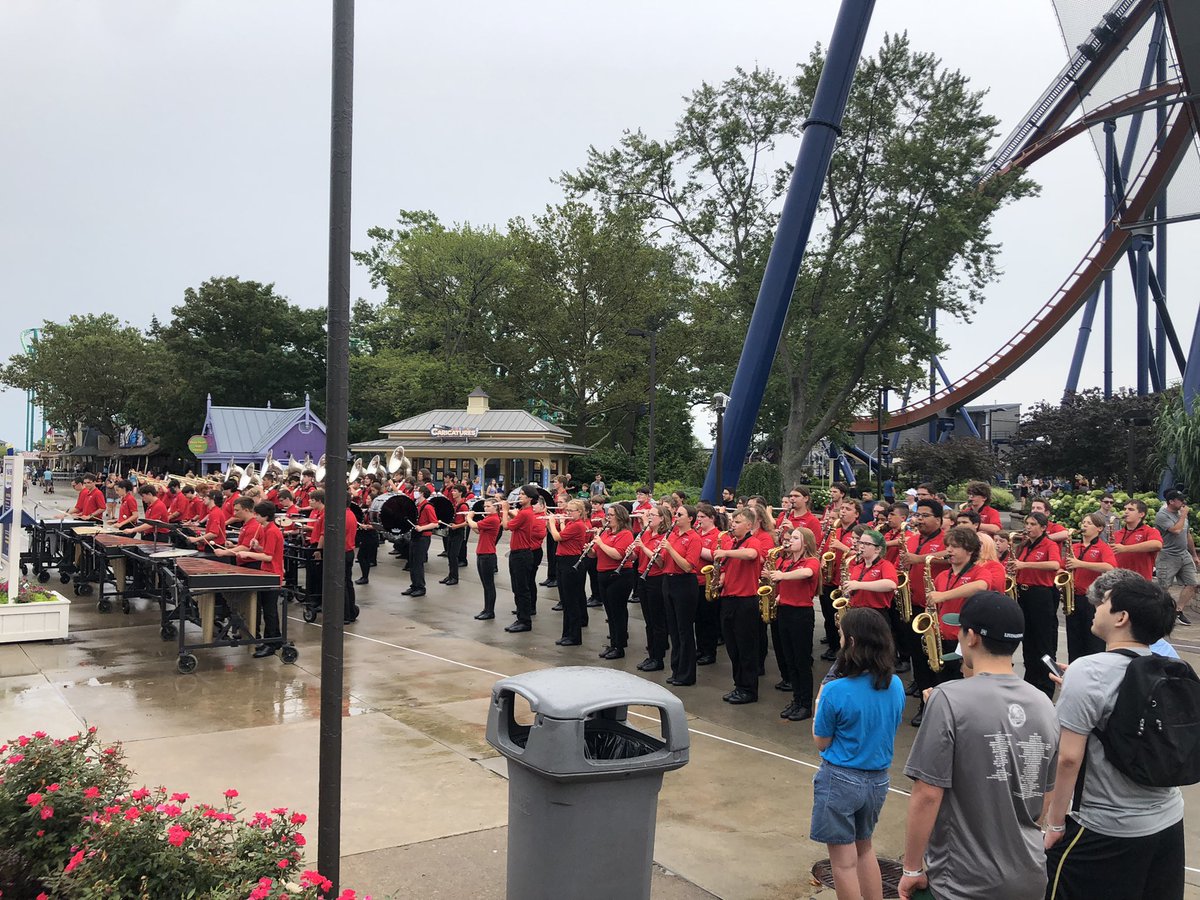 mentorFCMB's tweet photo. Our Cedar Point performance was great!  Now on to the rides!! https://t.co/UNvx4DZ38o