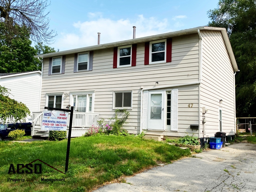 ACSOProperties's tweet image. This spacious semi-detached home is ready to be called home now! Just minutes from McLennan Park and tons of shopping nearby. Freshly painted &amp;amp; new flooring!

47 Blackhorne Dr. Kitchener

To see more check out
thehome4u.ca/properties/47-…

#KitchenerRentals #HomesForRent #ACSOPMInc