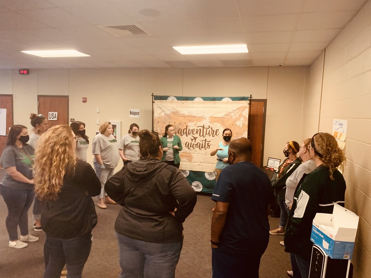 DevinPadavil's tweet photo. Team leaders leading the work of professional learning. #ThisisTaylorISD https://t.co/XOPcBCRsK3