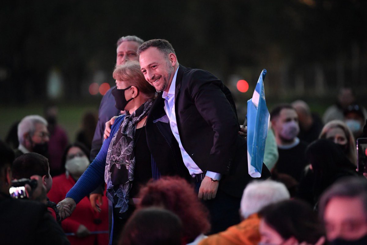 En Tres de Febrero cada día somos más los que queremos cerrar la grieta para poder salir adelante todos juntos. SÚMATE! 

EN 3F VAMOS CON VOS 💪🏼🇦🇷
<a href="/HerJofre/">Hernan Jofre</a> <a href="/RandazzoF/">Florencio Randazzo</a> 
<a href="/sanlizarraga/">Sandra  Lizarraga</a>