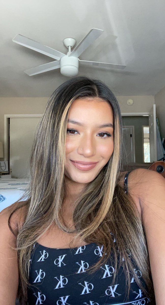 emileeasuarez's tweet photo. rlly looked this pretty yesterday just to go to ikea🙄🙄 https://t.co/wUqm39G3So