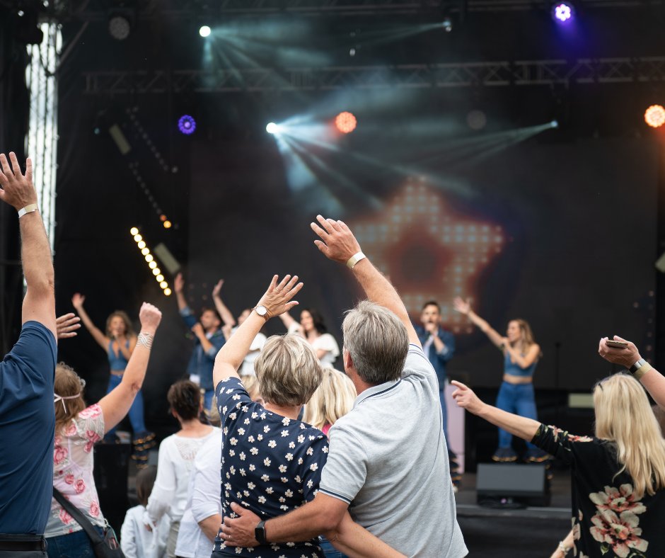 SavingEvents's tweet image. 'Life is short; the world is wide. I want to make some memories!' 💃

The Mamma Mia show at the #TattonPark Pop Up Festival has been one of our favourite ones to set up! We've loved encapturing the #MammaMia essence of the music!

There are still tickets left for the last show!