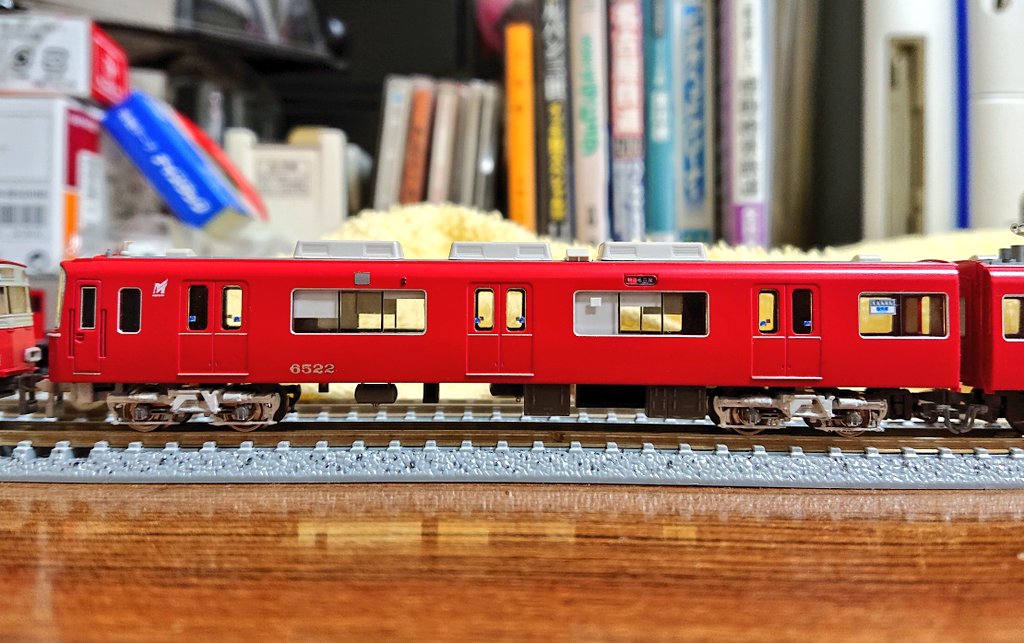 laputaman811's tweet photo. 実車どおりに床下機器を塗り分けてみました。
ちょっと白すぎましたね。
灰色車輪を付ければマシになるかな?
#名鉄 #名鉄6500系 #6522F
#6422F #nゲージ https://t.co/iVx2jFNsOh