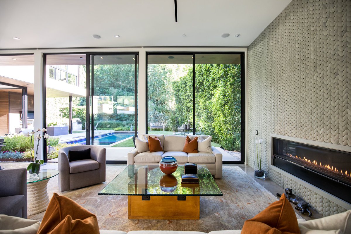 LeverageRE tweet media