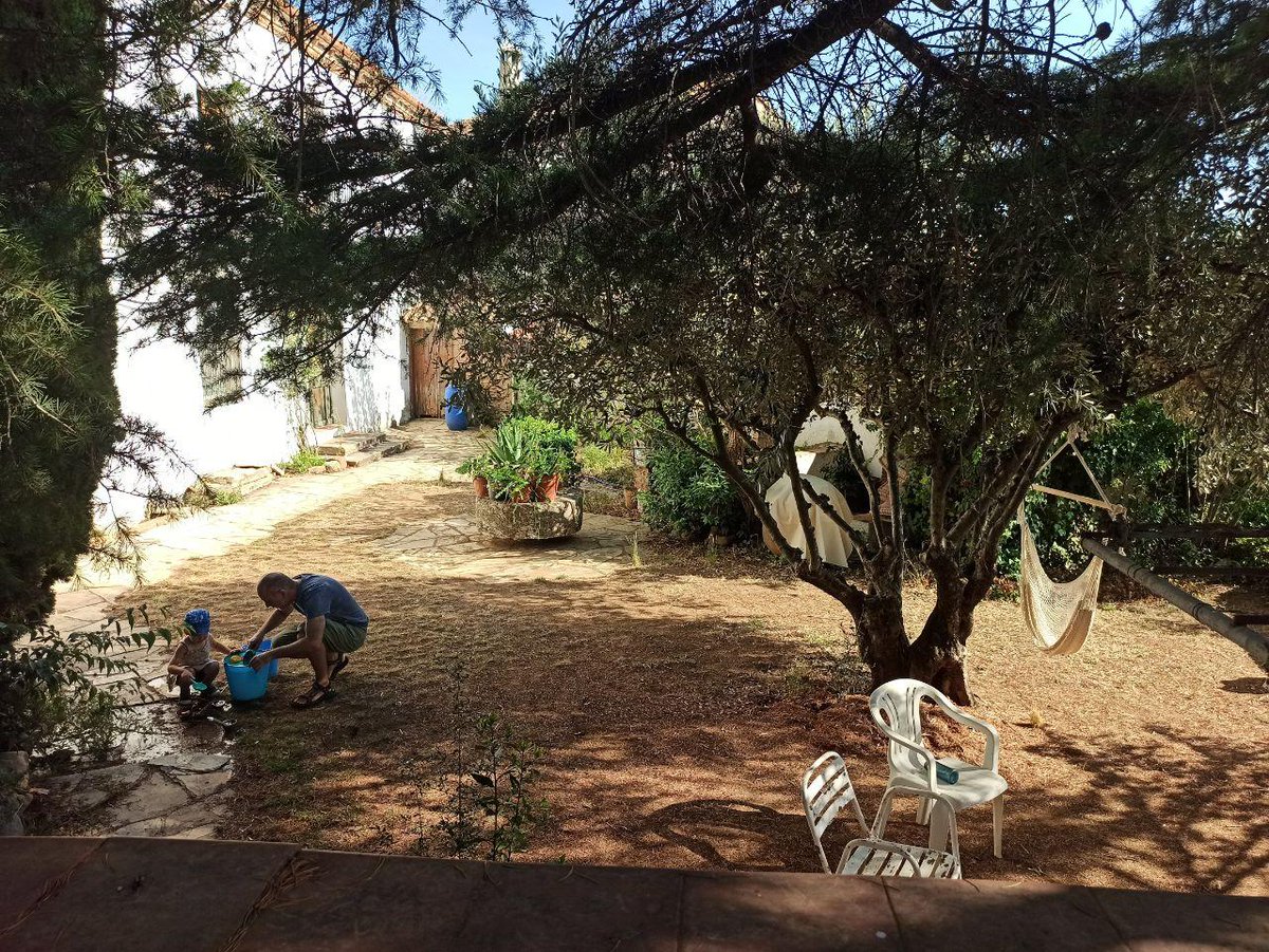 CanCarner's tweet photo. Tardes d'agost, un cubell amb aigua i temps.
#ArrelemCanCarner #CanCarner #cooperativadhabitatge #habitatgeCooperatiu #CastellarDelVallès #comelvallèsnohihares https://t.co/AJetS9IlyJ