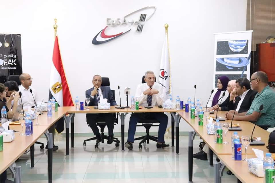Spaceak1's tweet photo. قامت وكالة الفضاء المصرية يوم الأحد الماضي بتقديم الفنان محمود حميدة كأول سفير لمبادرات الوكالة (على رأسهم مبادرة سبيساك) وعلي هذا فنحن بانتظار الإعلان عن السفراء الأخرين. https://t.co/hAzUAParqa
