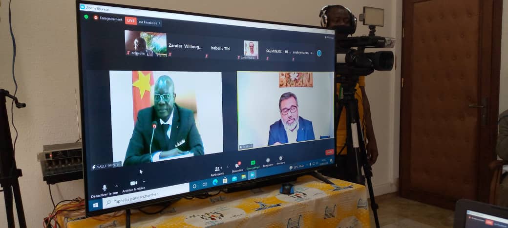 achaleke1's tweet image. It was a pleasure speaking alongside @MFoutsou Minister of Youth Affairs &amp;amp; Civic Educ 🇨🇲 during the #IntimateTalks on the Youth Peace &amp;amp; Security Fund @YPSfund &quot;Young people cant build lasting peace without funding &amp;amp; support&quot; 🇨🇲 @CanadaCameroon @SZKhaled @ChrisDennysUK @UN @SFCG_
