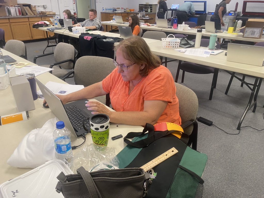 jbarendse's tweet photo. Great Learning was had at Frontier STEM Hub  Vale,OR. Digital Design and https://t.co/5xxZhpXGxQ