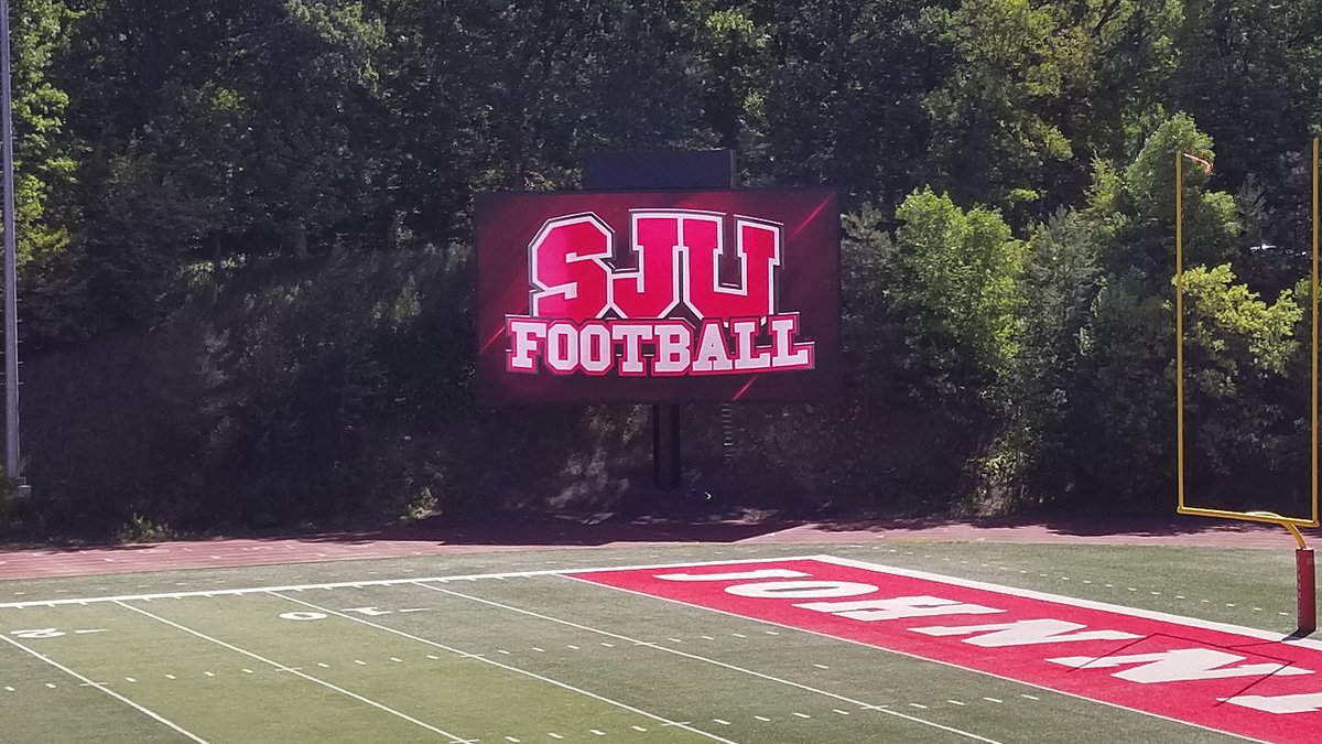 SJUJohnnies's tweet image. A new, state-of-the-art @Formetco video scoreboard (approx. 30'x50'/1,400 sq. ft.) has been installed at SJU's Clemens Stadium!

RELEASE: gojohnnies.com/news/2021/8/11…

#GoJohnnies #d3fb