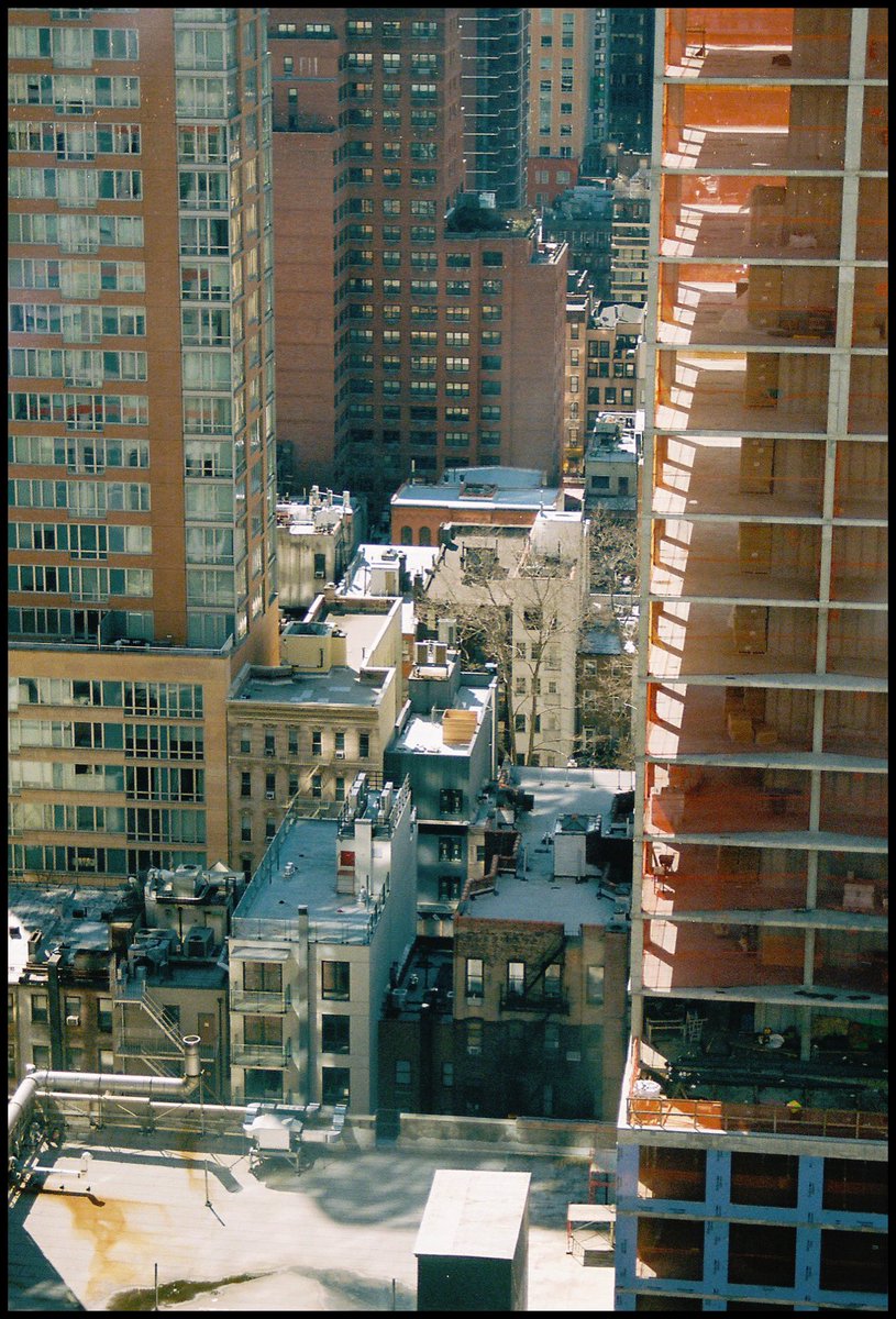 madisonbspeyer's tweet photo. from a new york city dorm room https://t.co/K8N4QNeWaU