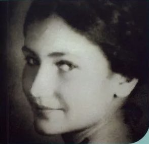 Rue des Rosiers, Toulouse, Ilan Halimi, Sarah Halimi, Hyper Casher, Site « ils sont partout » étoiles jaunes lors des manifs, question abjecte « Qui ? » et aujourd’hui des croix Gammées sur la Stèle de Simone Veil. Conclusion déchirante : 
Nous n’avons pas gagné la guerre. 🇫🇷💔