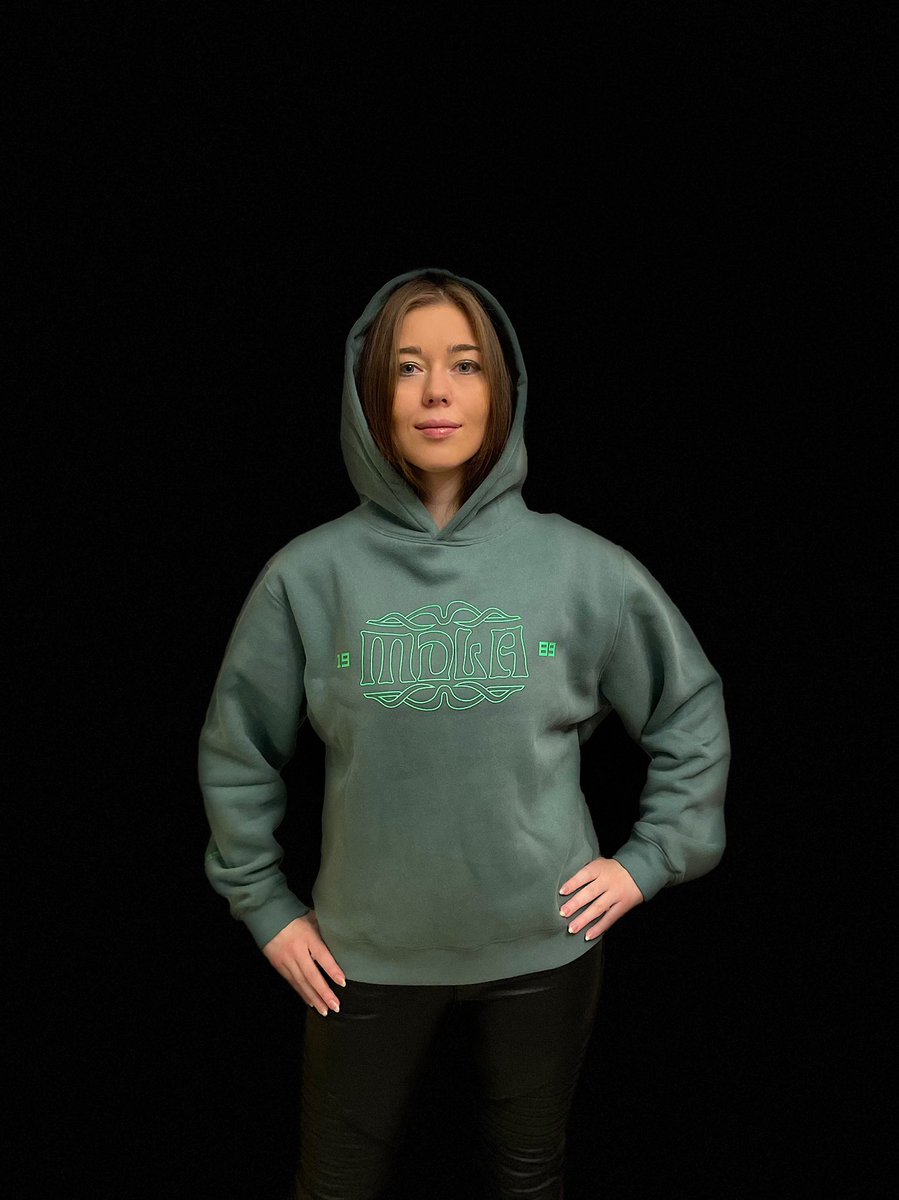 Aritania483's tweet photo. In love with #magdeburglosangeles colors 💚
#mdla #favoriteoutfit #green #fashion #greenisthenewblack #greenhoodie #girlingreen #hoodieseason #portrait #style #tokiohotel #girlinhoodie #tokiohotelfans #appleportrait #hoodie #alien #moodoftheday https://t.co/5HzAqVO3dS