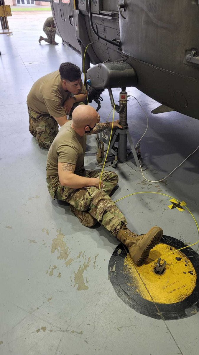 NCOAEustis's tweet photo. Students attending the ALC at the NCOA-Eustis apply knowledge they learned about weight and balance procedures by weighing different airframes found in the Army fleet at Fort Eustis.

#ThisIsMySquad 
#Forgedtolead
#USAACE https://t.co/MEZZZAWf2A