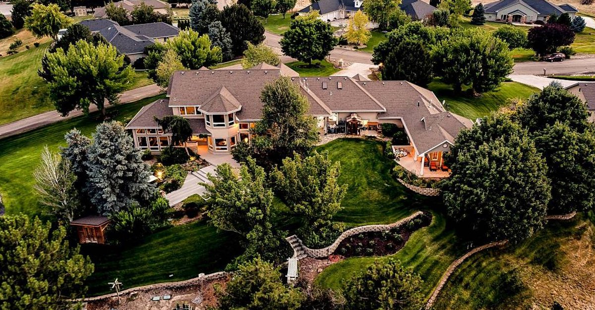 Enjoy panoramic foothills views from this peaceful hilltop oasis.

Listed by Krista Coleman <a href="/Accelidaho/">Accel Realty Partners</a>  

bit.ly/3jvNffz