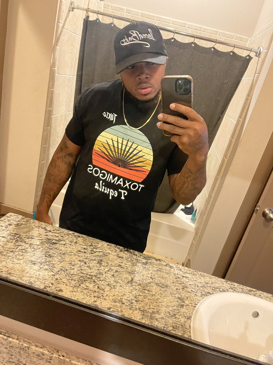 Lacedbaks's tweet photo. @ThatManCarterIV 🦍🦍 🏈🏈 https://t.co/ucfrIP1Ser