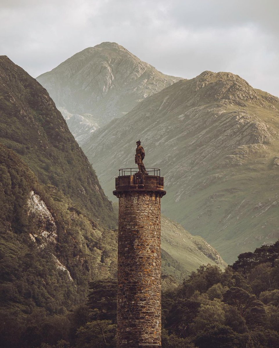 Another day, another iconic #ScottishView! 🙌 Here is #Glenfinnan Monument, framed by stunning mountains on the shores of Loch Shiel ✨ #RespectProtectEnjoy 📍 Glenfinnan, #Highlands 📷 IG/jheasman_photography