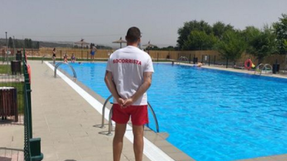 Caras de verano: Daniel Perrino, socorrista
<a href="/colilla_la/">La Colilla</a> 
avilared.com/art/56359/cara…