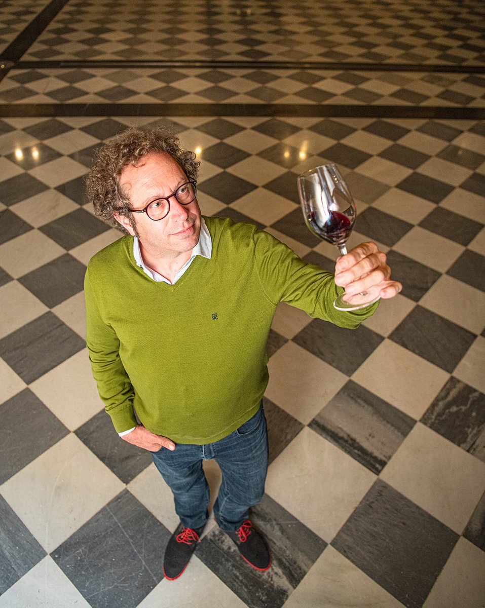 vilaviniteca's tweet photo. Dominio de Es es el proyecto personal de Bertrand Sourdais en la Ribera del Duero soriana, donde lleva más de dos décadas explorando sus particulares terruños y viejos viñedos. La añada 2020 ha sido una cosecha soñada. En venta #avan20 https://t.co/qrWxSjAG29 https://t.co/aEU6Cdx9p7