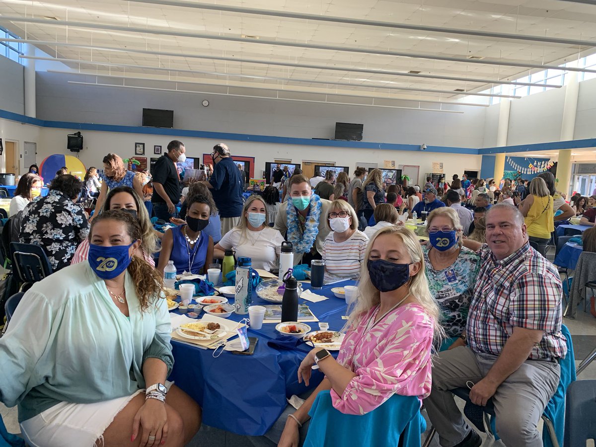 DrKFried's tweet photo. The CB gang is back! Wonderful to welcome our teachers home. #Bayitforward #WelcomeHome ⚡️💛💙 https://t.co/EBfXt7ALjI