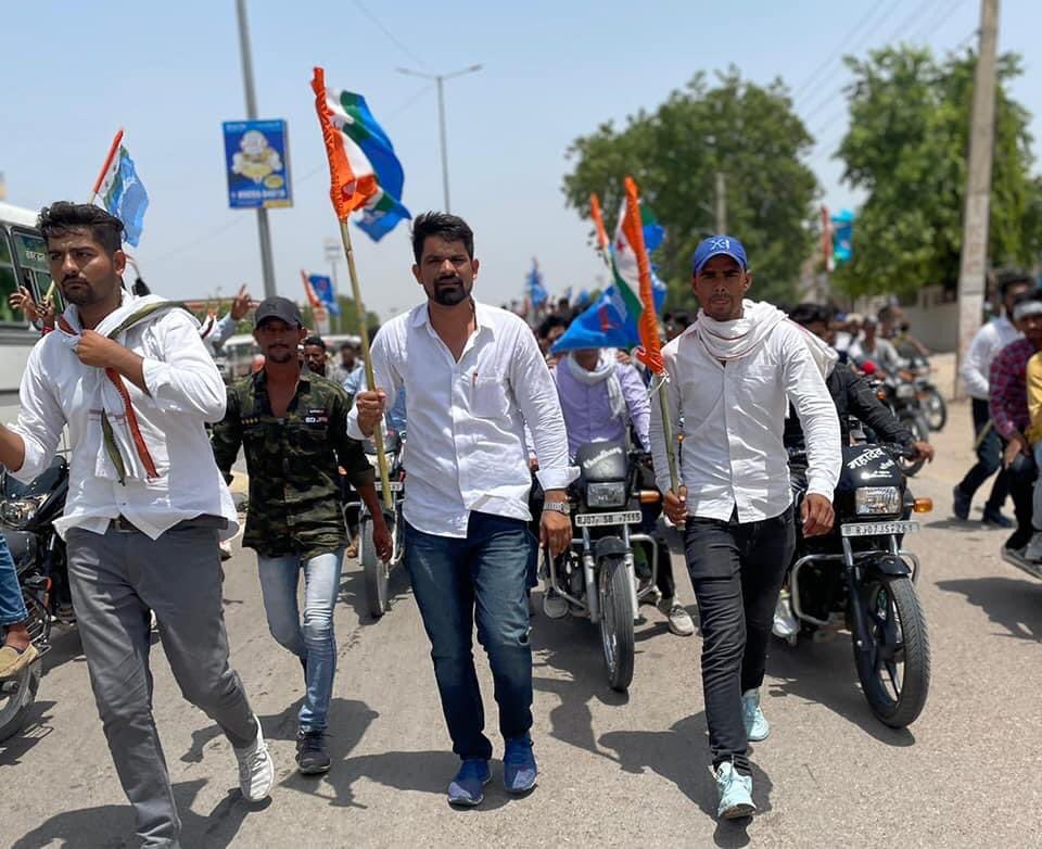 _gurjotsandhu's tweet photo. #परीक्षा_नहीं_तो_फ़ीस_नहीं 
@nsui के बैनर तले बीकानेर संभाग के प्रमोट किए गये छात्र-छात्राओं के परीक्षा शुल्क को वापिस देने की माँग को लेकर छात्र इंक़लाब के माध्यम से महाराजा गंगासिंह विश्वविद्यालय के कुलपति महोदय का घेराव किया। https://t.co/KD0c2WVVdg