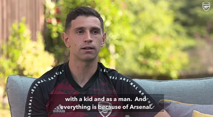 TILIKI_OS's tweet image. Emi Martinez himself confirmed on video that Arsenal tried to retain him. He left because he wished to. 

Hate Arteta and hate whatever. But don&apos;t lie.