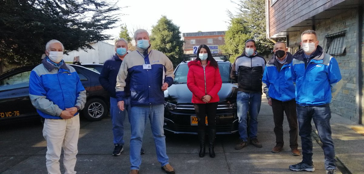 #AgendaMTT La Seremi <a href="/ClaudinaUribe/">Claudina Uribe Bórquez</a> visitó el terminal de la línea de taxis colectivos 21 de Temuco para conversar sobre el proceso de sanitización de los vehículos verificando que este se realiza al inicio y termino de cada recorrido otorgando mayor seguridad a los usuarios 👍😷