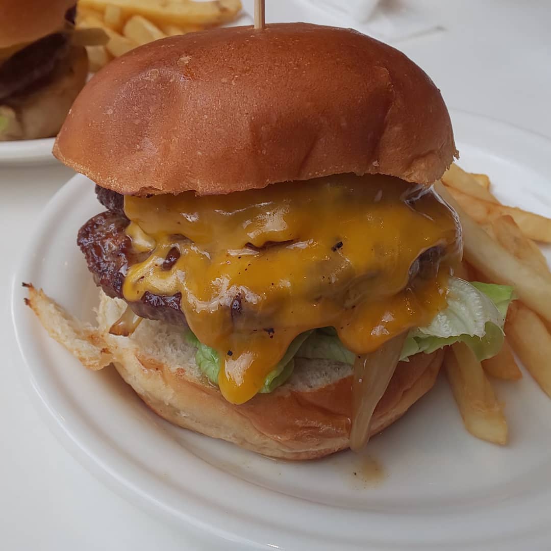 はる子の餃子 渋谷にある J S Burgers Cafe渋谷店 さん ランチは ハンバーガー屋さんにしてはお手頃な価格です はる子の餃子 はる子 冷凍餃子 冷凍生餃子 餃子 ギョウザ ぎょうざ 餃子好きな人と繋がりたい 餃子部 春巻き シュウマイ