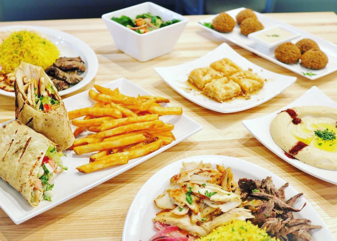Get your lunch on 🍽 #pitaparlor 
.
.
.
#pitaparlorchicago #pitaparlorcatering #pitaparlorlogansquare #mediterraneanfood #middleeasternfood #chicagofoodies #chicagofoodscene #chicagofoodauthority