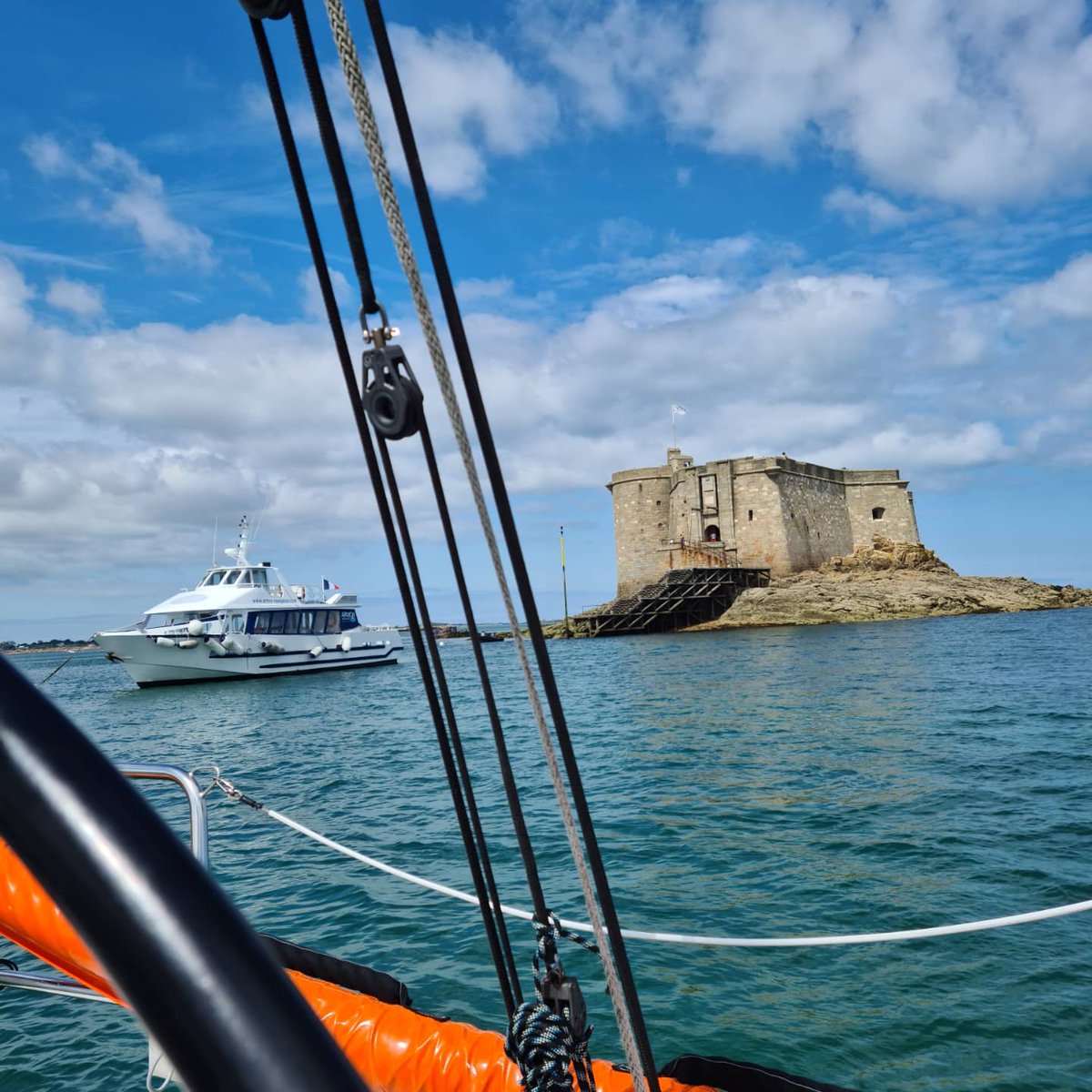 Pierre_Auberger's tweet image. Le château du Taureau #Carentec Baie de #Morlaix #MagnifiqueBretagne #MagnifiqueFrance @arielSTRABONI @BreizhWeCan